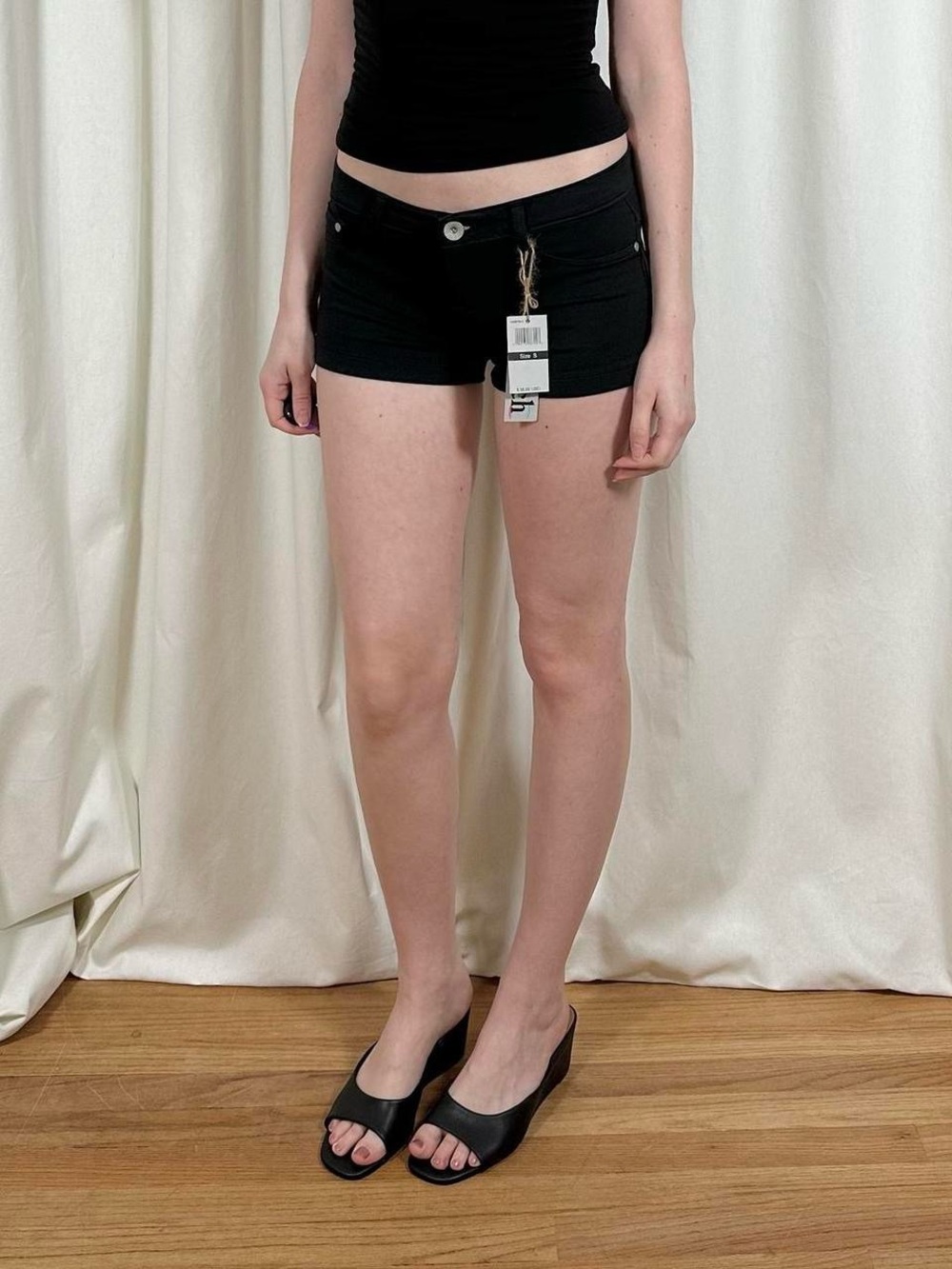 Low Rise Stretchy Shorts - Picture 3 of 8
